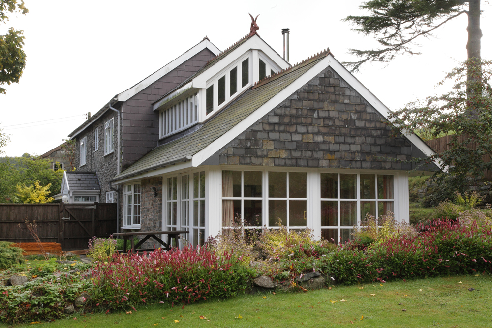 Exterior Image of cottage with vacant posession