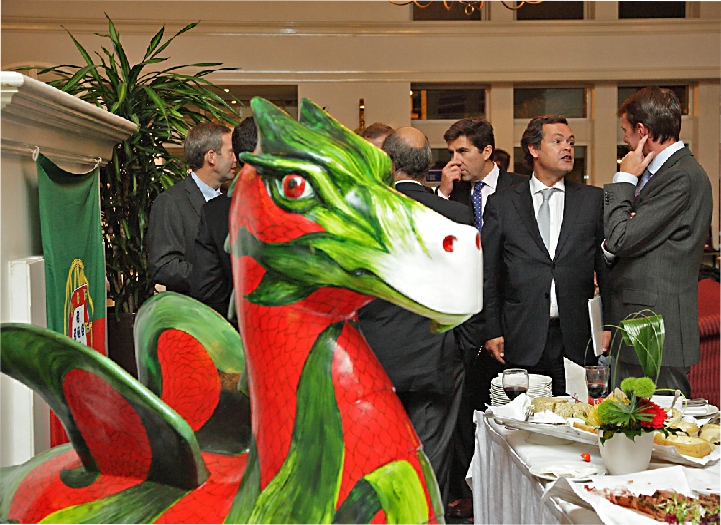 Photograph of Portugal's Diplomats with one Newport's famous Dragons with regards to the Portuguese bid to host a future Ryder Cup event