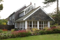 Exterior image of cottage with vacant posession
